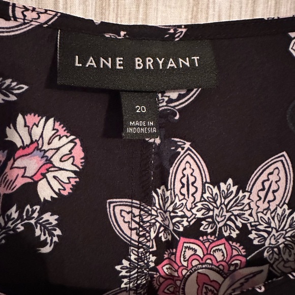Lane Bryant Flutter Sleeve Crew Neck Top Black with floral pink sz 20 NWOT - Picture 3 of 5
